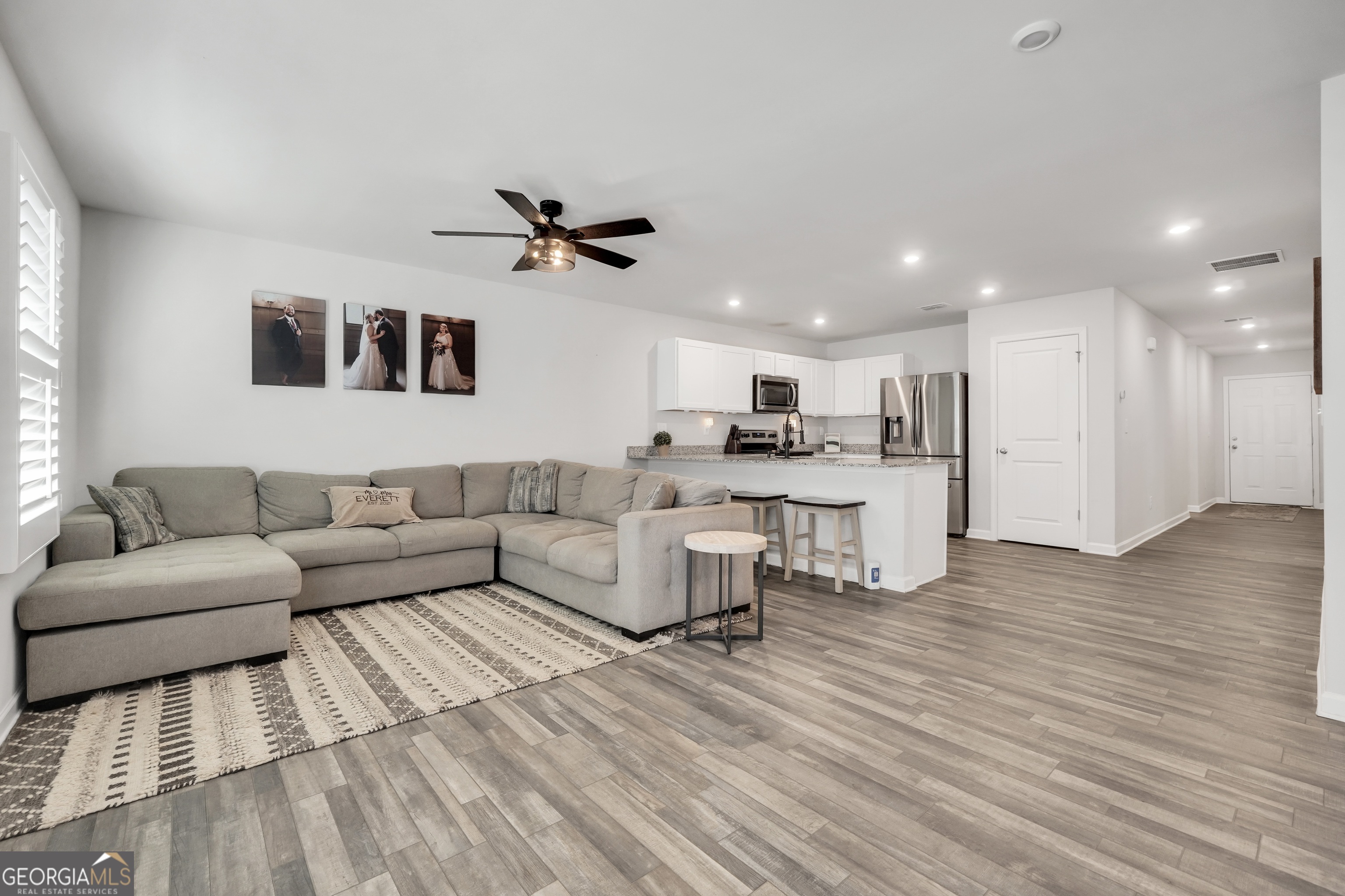 140 Catalpa Road Milner, GA 30257 - Photo 13 of 32 a living room with furniture and kitchen view