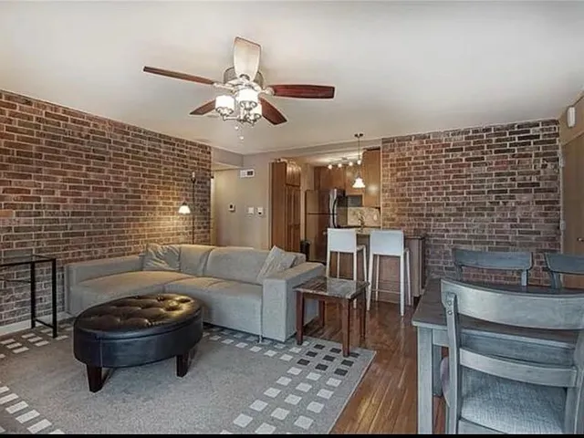 $169,900 | 2933 Baltimore Avenue, Unit 203, Kansas City, MO 64108