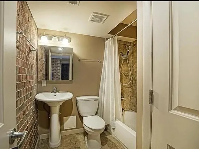 $169,900 | 2933 Baltimore Avenue, Unit 203, Kansas City, MO 64108