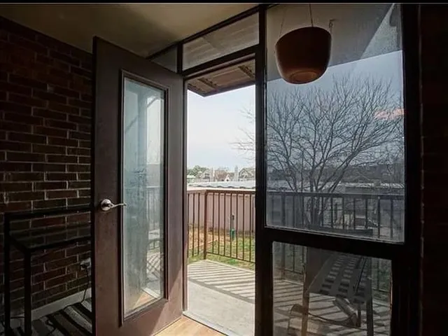 $169,900 | 2933 Baltimore Avenue, Unit 203, Kansas City, MO 64108