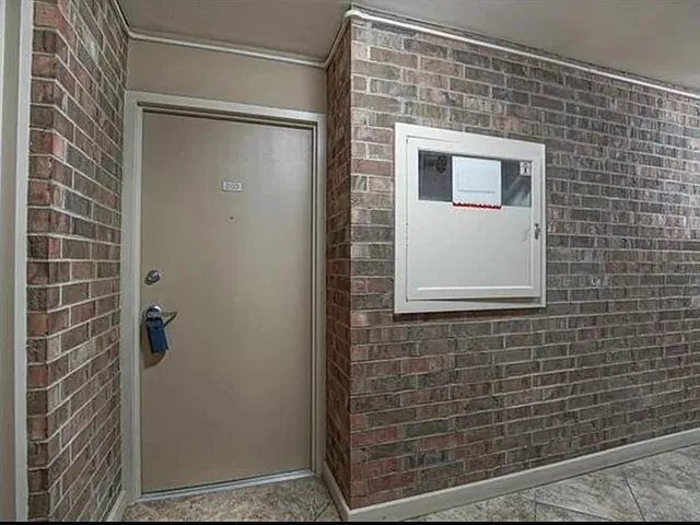 $169,900 | 2933 Baltimore Avenue, Unit 203, Kansas City, MO 64108