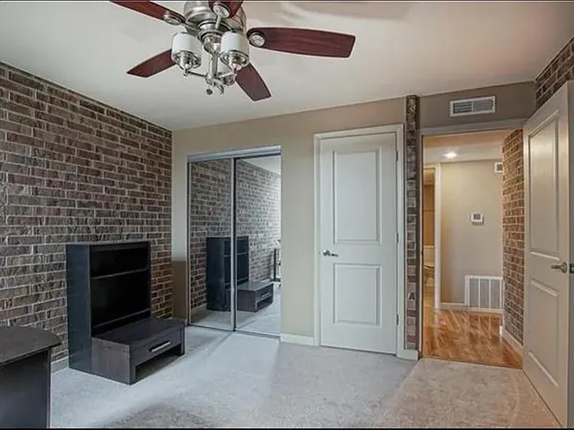 $169,900 | 2933 Baltimore Avenue, Unit 203, Kansas City, MO 64108