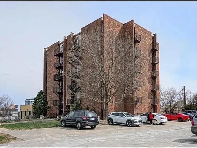 $169,900 | 2933 Baltimore Avenue, Unit 203, Kansas City, MO 64108