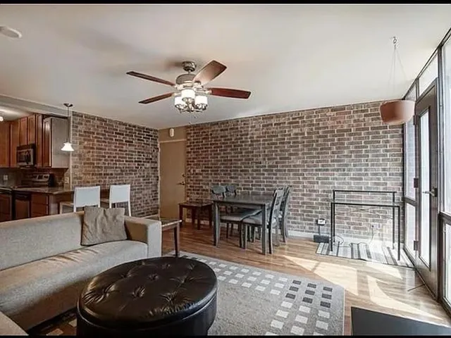 $169,900 | 2933 Baltimore Avenue, Unit 203, Kansas City, MO 64108