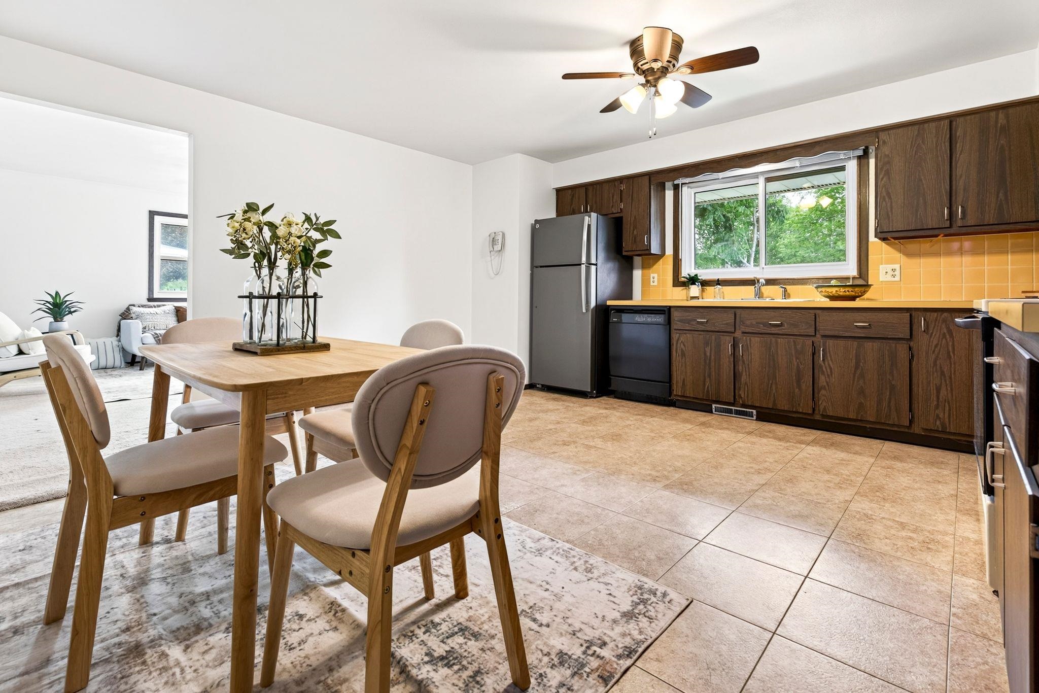 8 Tracy Court Appleton, WI 54915 - Photo 8 of 23 Gallery Image 8