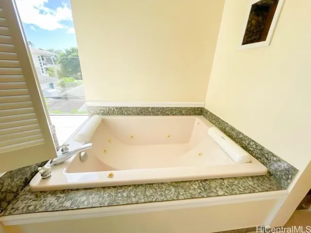 $5,000 | 123 Maunalua Avenue, Unit 18, Honolulu, HI 96821