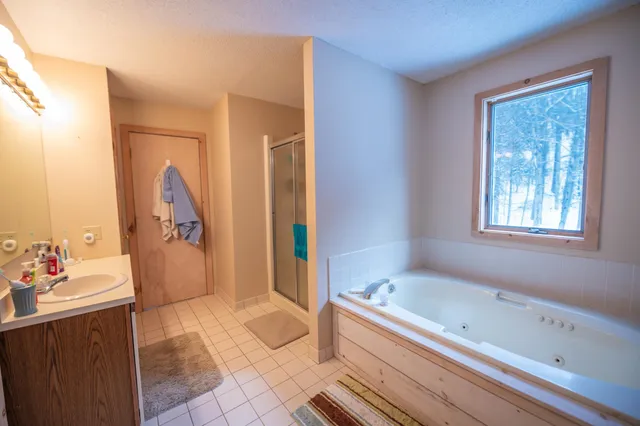 $575,000 | 12 Colonial Ridge Road, West Dover, VT 05356