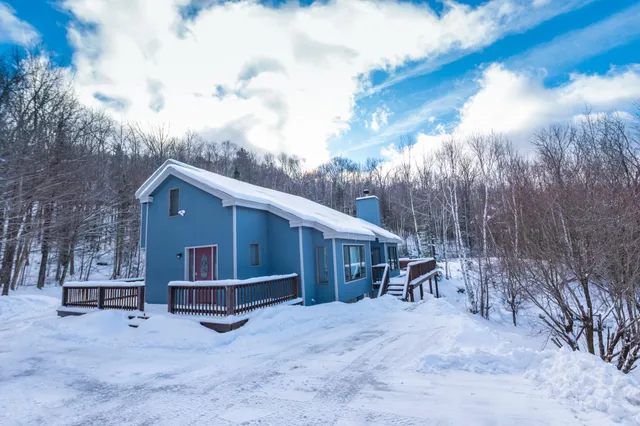 $575,000 | 12 Colonial Ridge Road, West Dover, VT 05356