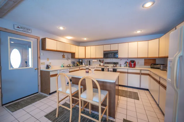 $575,000 | 12 Colonial Ridge Road, West Dover, VT 05356