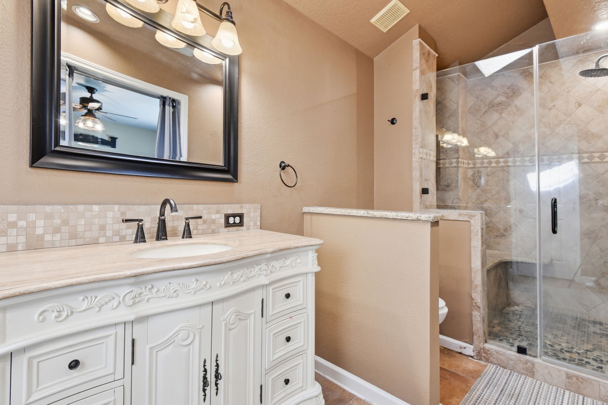 3625 County Road 36 Angleton, TX 77515 - Photo 10 of 25 Primary Bathroom