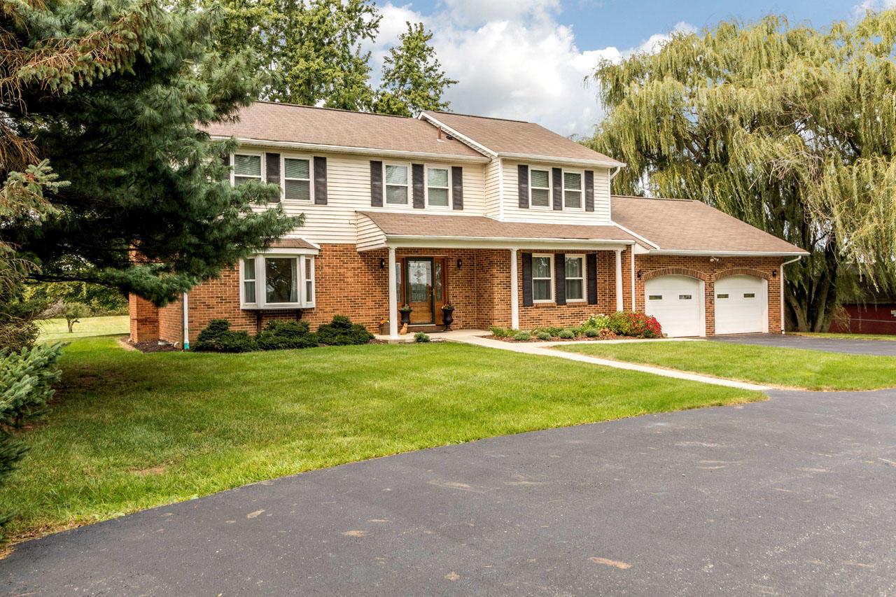 3662 Hazelton-Etna Road Southwest Pataskala, OH 43062 - Photo 2 of 36
