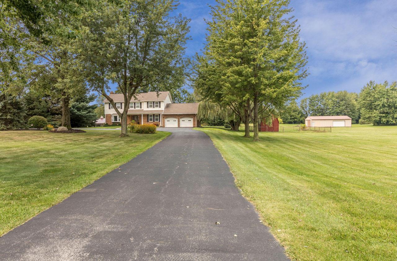3662 Hazelton-Etna Road Southwest Pataskala, OH 43062 - Photo 3 of 36