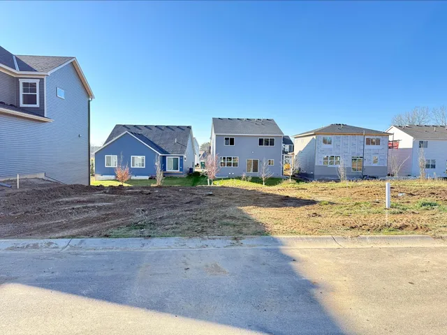 $127,000 | 7827 Austin Path, Inver Grove Heights, MN 55077