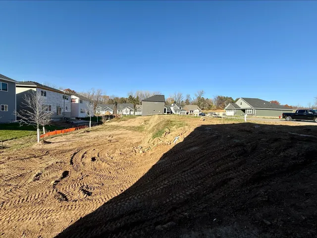 $127,000 | 7827 Austin Path, Inver Grove Heights, MN 55077