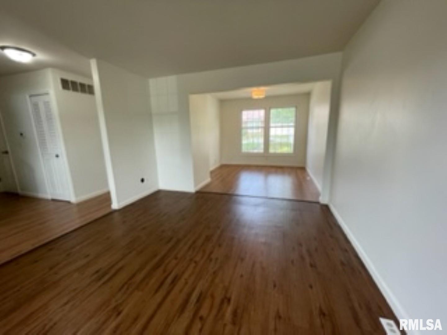 25 South Yorktown Road Macomb, IL 61455 - Photo 5 of 26 Gallery Image 5