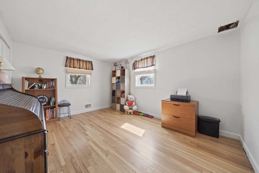 19 Selwyn Road Braintree, MA 02184 - Photo 11 of 40