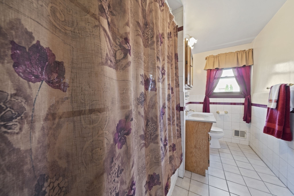 19 Selwyn Road Braintree, MA 02184 - Photo 12 of 40