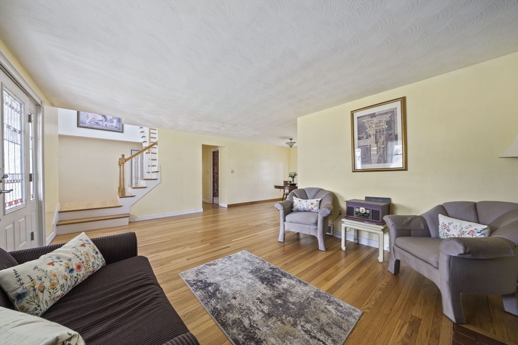 19 Selwyn Road Braintree, MA 02184 - Photo 3 of 40