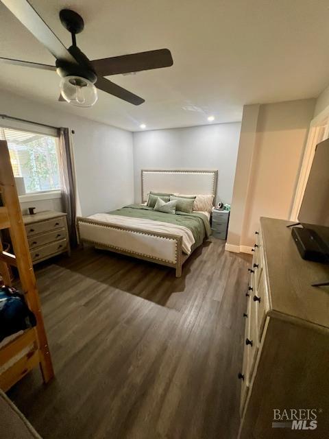 50 River Road, Unit SPC Isleton, CA 94571 - Photo 28 of 32 Master bedroom