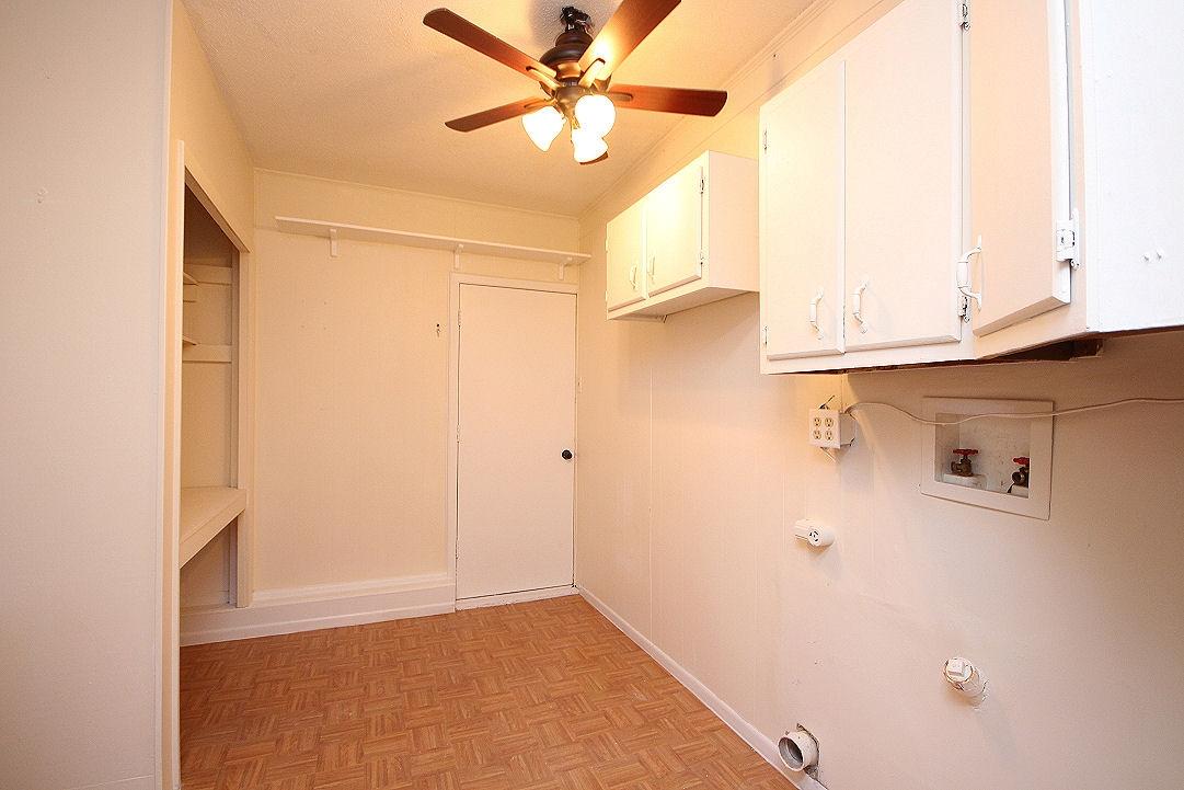 1406 Scott Road Niceville, FL 32578 - Photo 17 of 21 Laundry Room