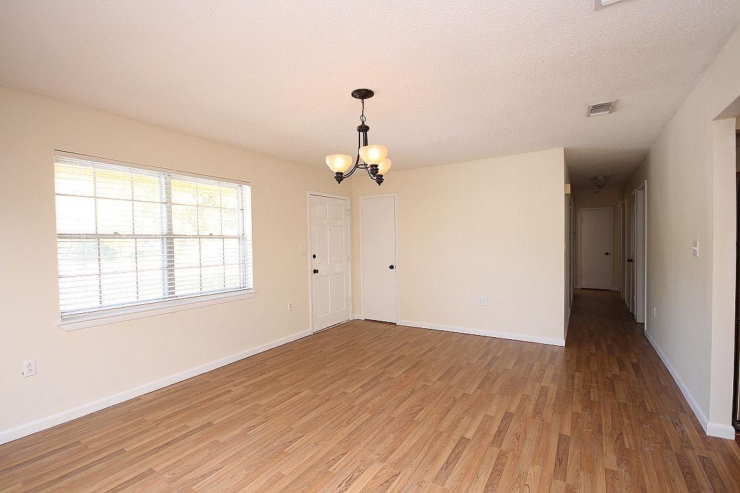 1406 Scott Road Niceville, FL 32578 - Photo 3 of 21 Living Room