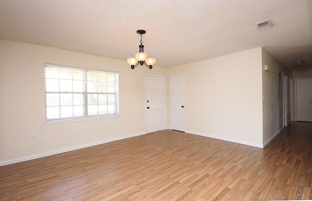1406 Scott Road Niceville, FL 32578 - Photo 4 of 21 Living Room(2)