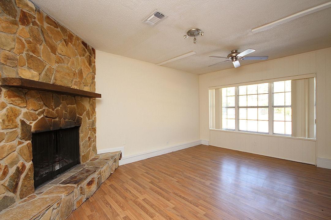 1406 Scott Road Niceville, FL 32578 - Photo 5 of 21 Living Room(3)