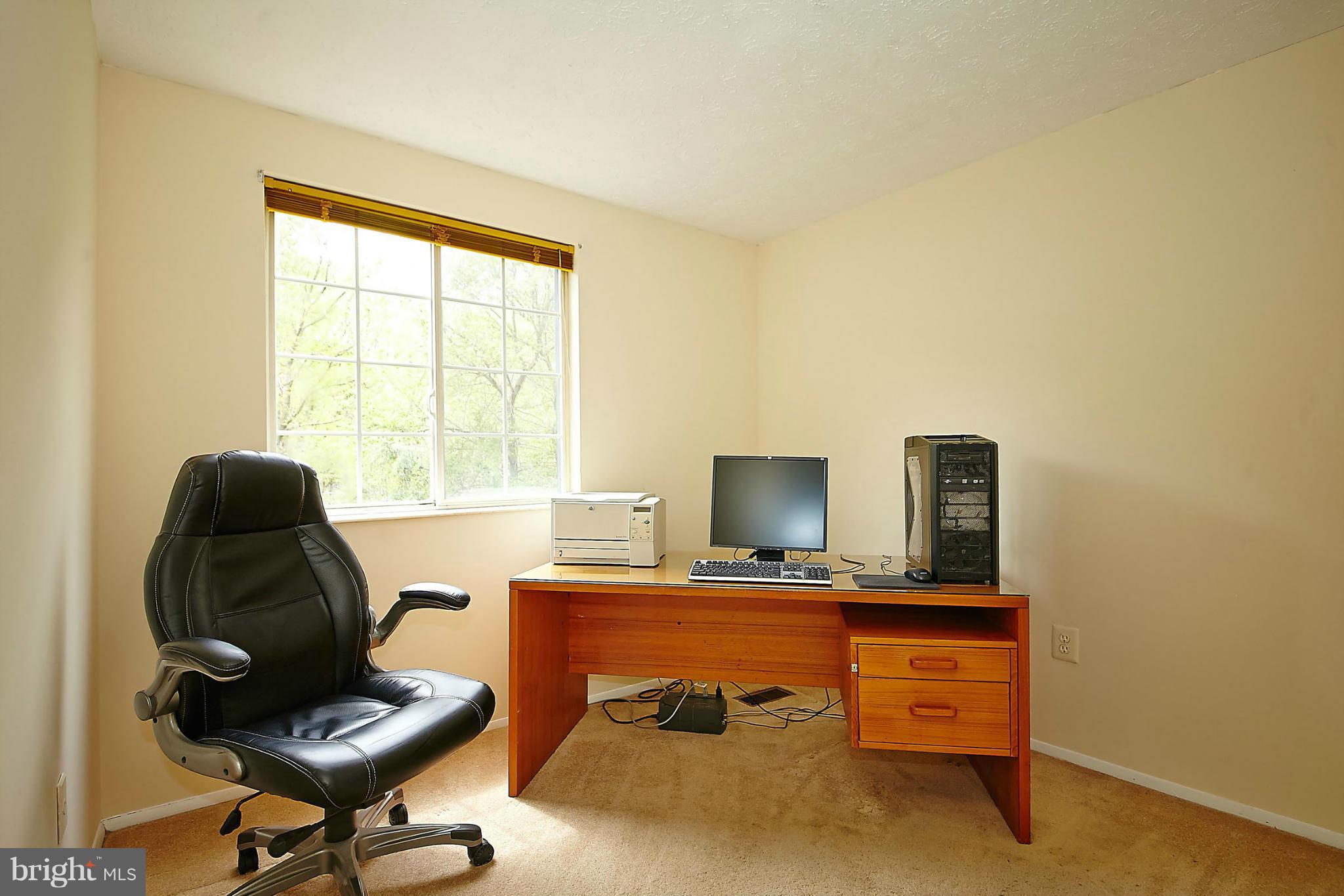 6256 Hillside Road Springfield, VA 22152 - Photo 20 of 30 a livingroom with workspace and a window