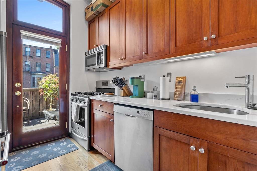 16 Holyoke Street, Unit 2 Boston, MA 02116 - Photo 5 of 13