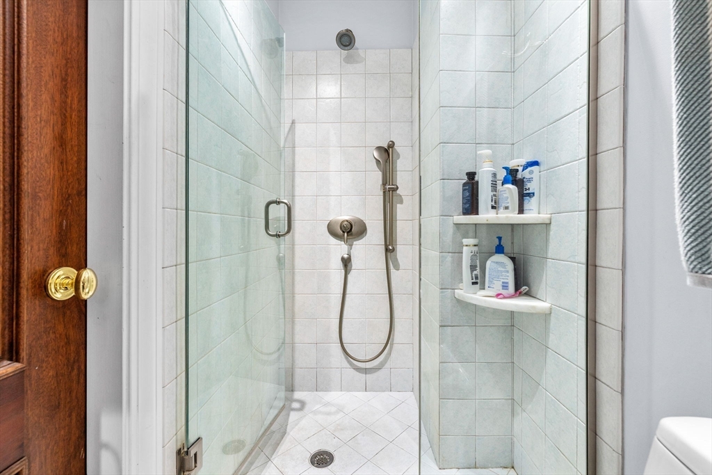 16 Holyoke Street, Unit 2 Boston, MA 02116 - Photo 8 of 13