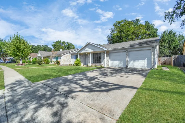 $2,000 | 2215 Windy Meadow Drive, Sugar Land, TX 77478