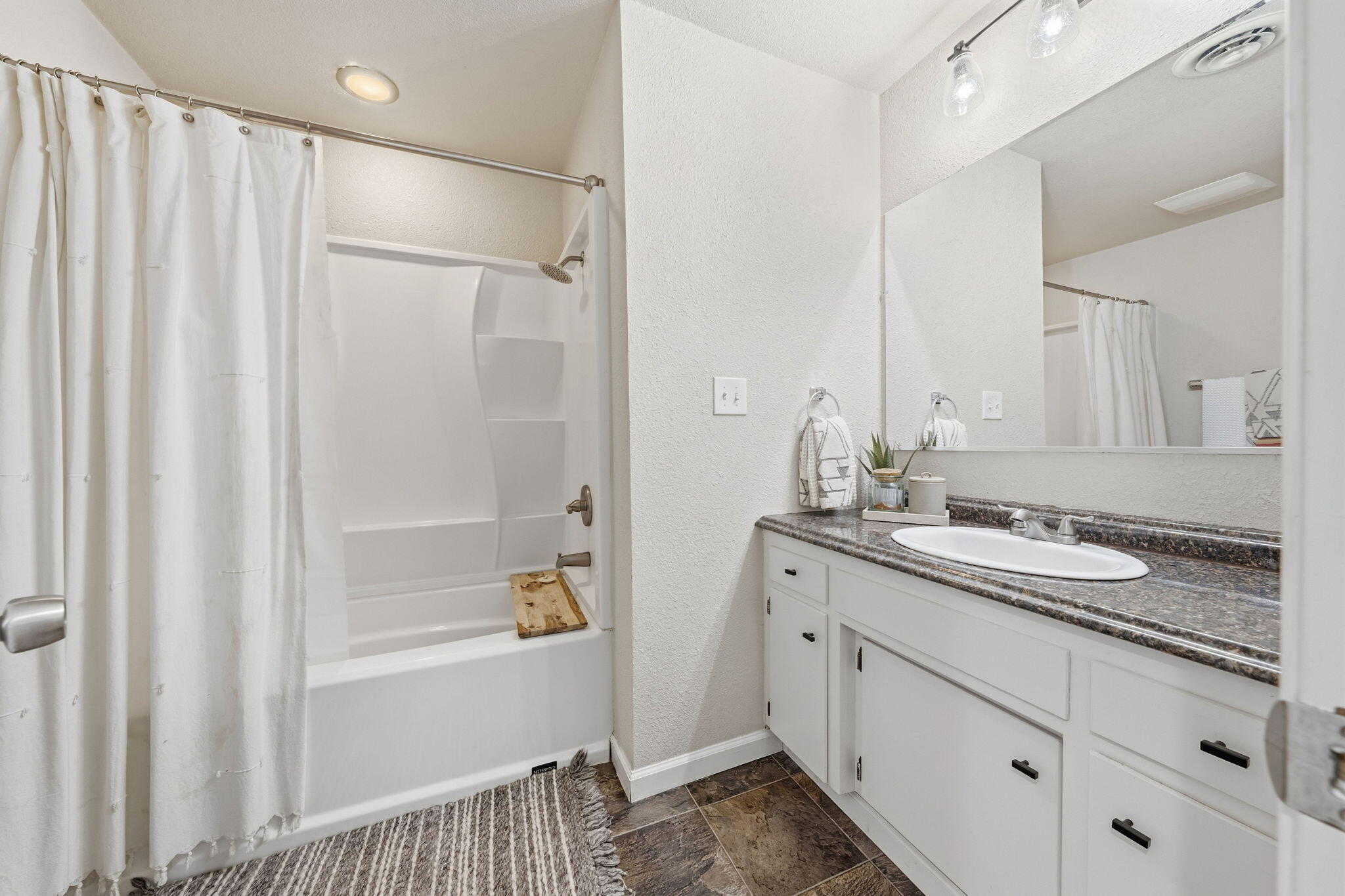 6905 Scotview Lane Anderson, CA 96007 - Photo 20 of 43 19511
