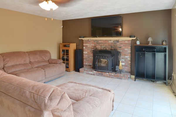 24 Reservoir Road Gloucester, MA 01930 - Photo 4 of 26