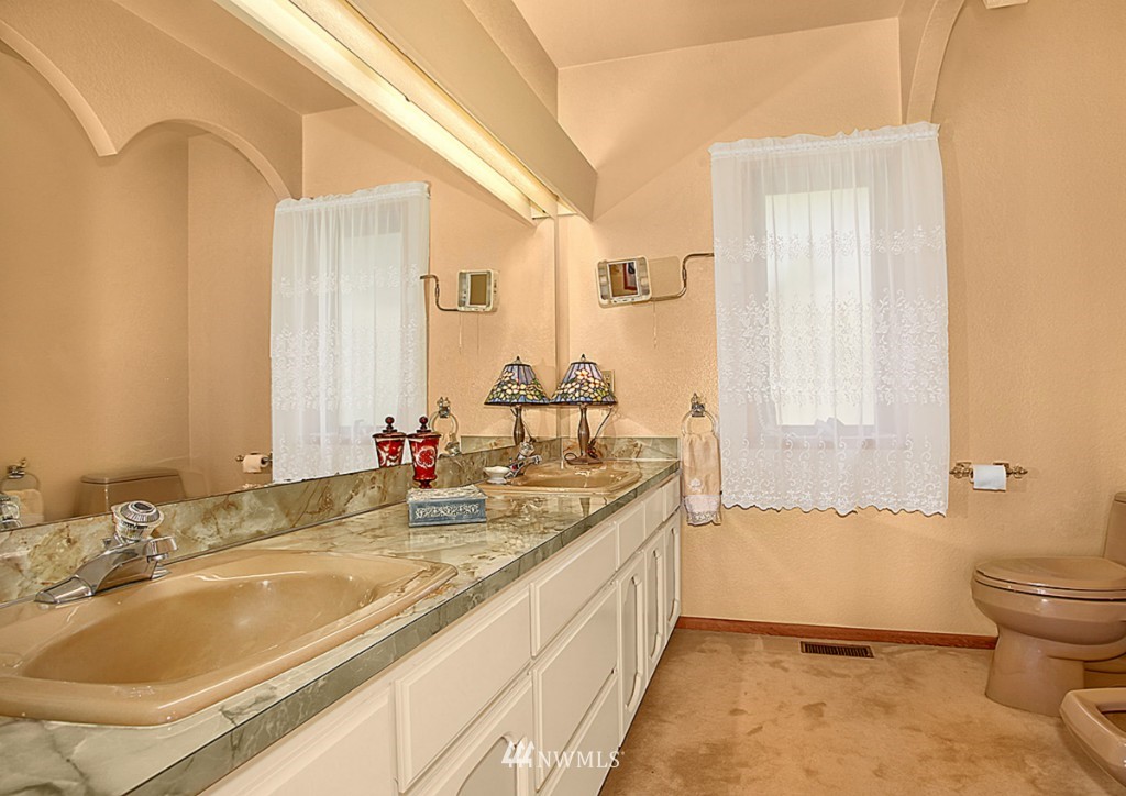 18760 Ridgefield Road Northwest Shoreline, WA 98177 - Photo 13 of 25