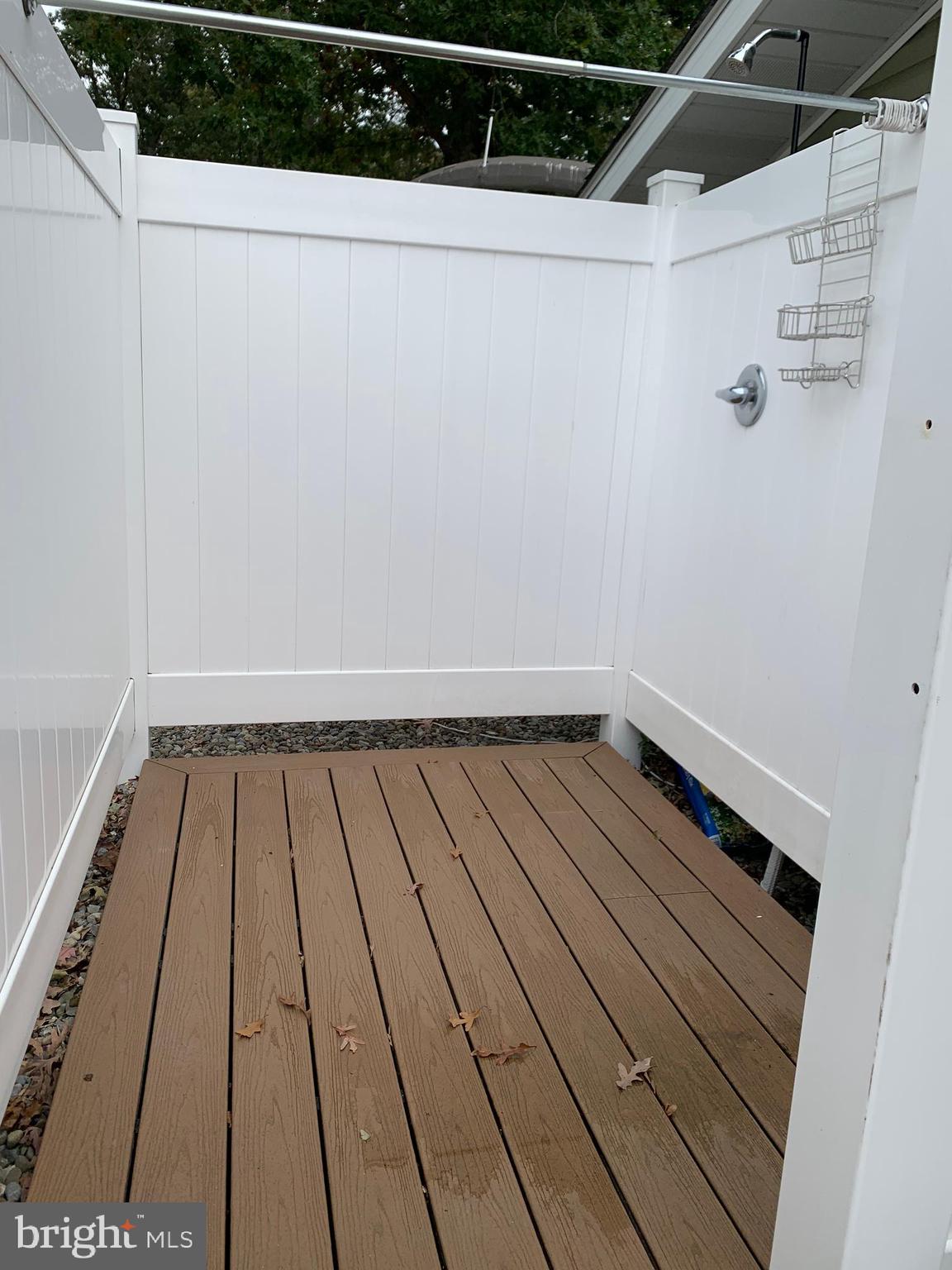 34291 Bayberry Road Millsboro, DE 19966 - Photo 32 of 41 Outside shower