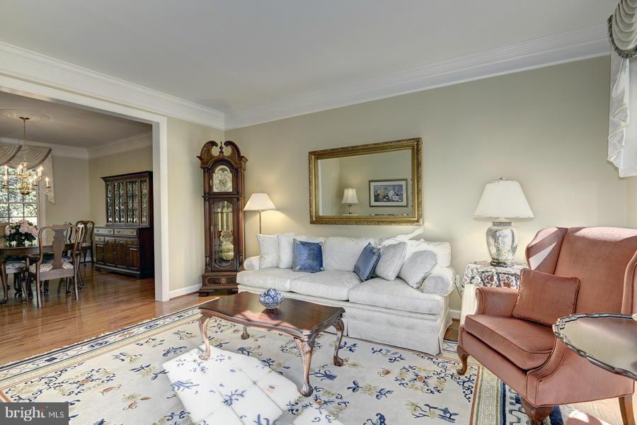 7 Watkins Row Edgewater, MD 21037 - Photo 5 of 29 Living Room