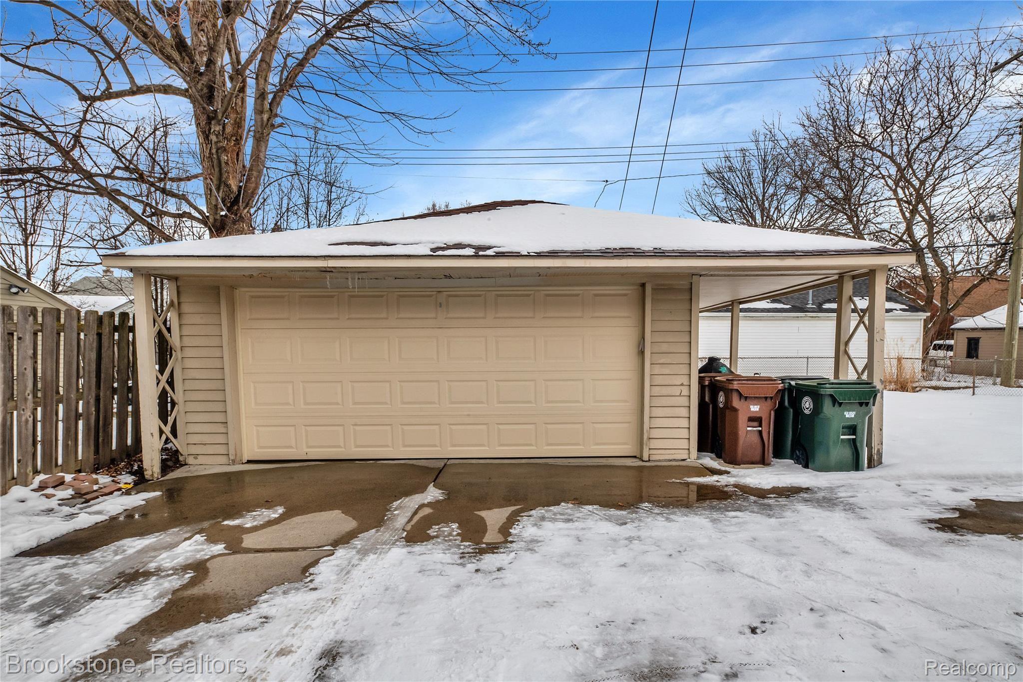2190 Vernier Road Grosse Pointe, MI 48236 - Photo 8 of 43 2190 Vernier - HD Drone Photography-7.jpg