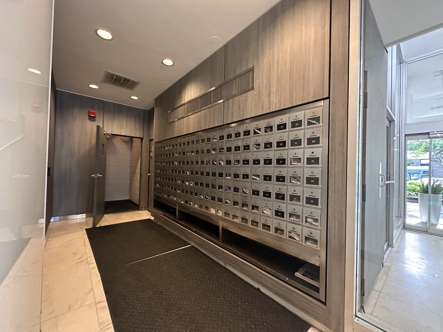 5757 North Sheridan Road, Unit 17C Chicago, IL 60660 - Photo 4 of 21