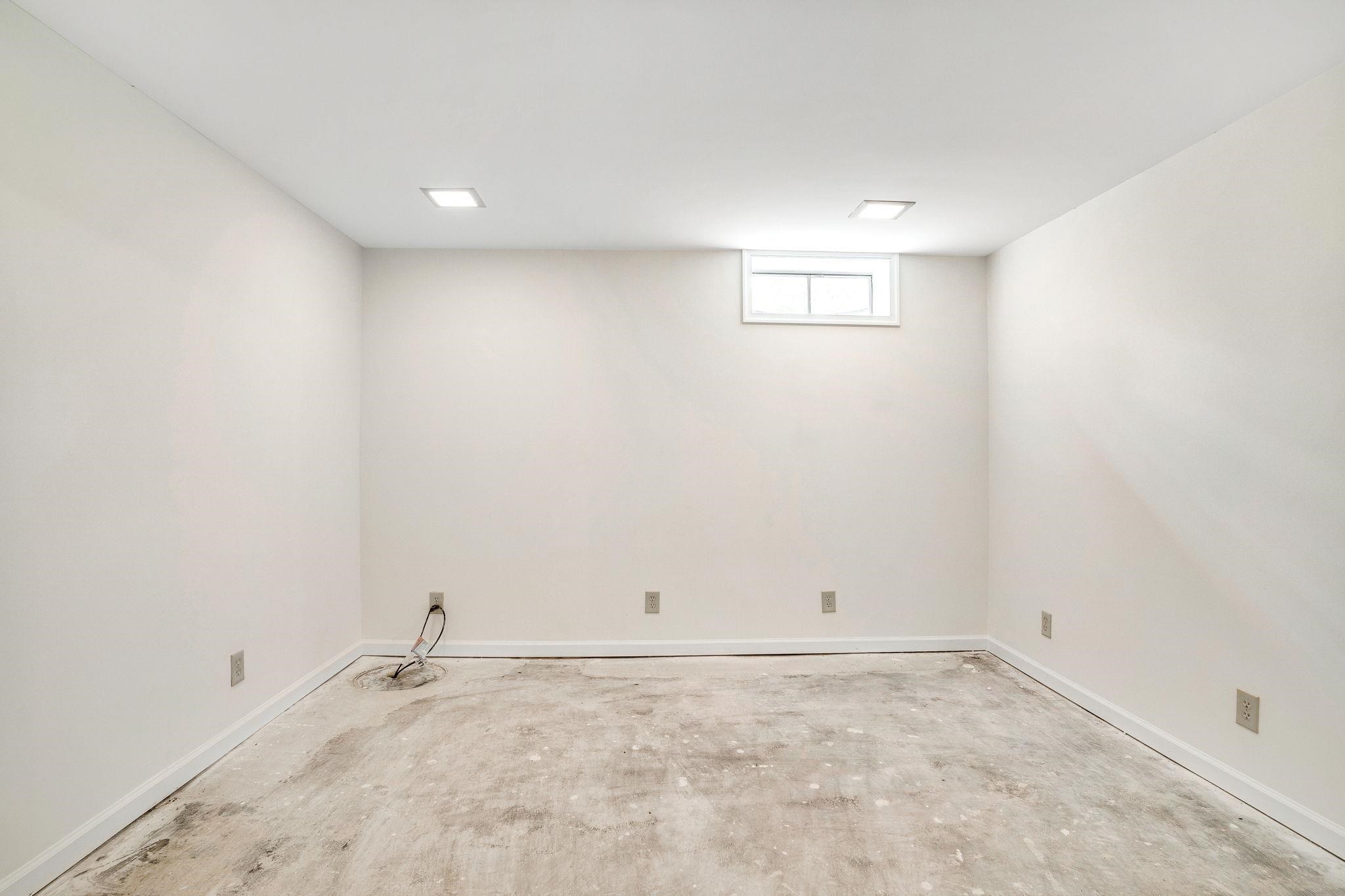 11590 Fort Valley Road Fort Valley, VA 22652 - Photo 31 of 40 an empty room with a empty space and window