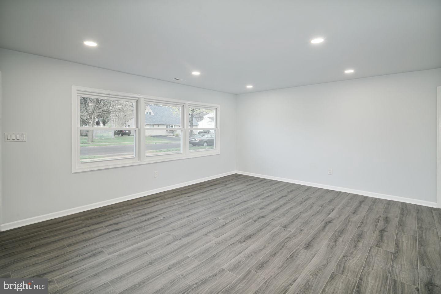 2 Long Loop Road Levittown, PA 19056 - Photo 11 of 29 Living Room