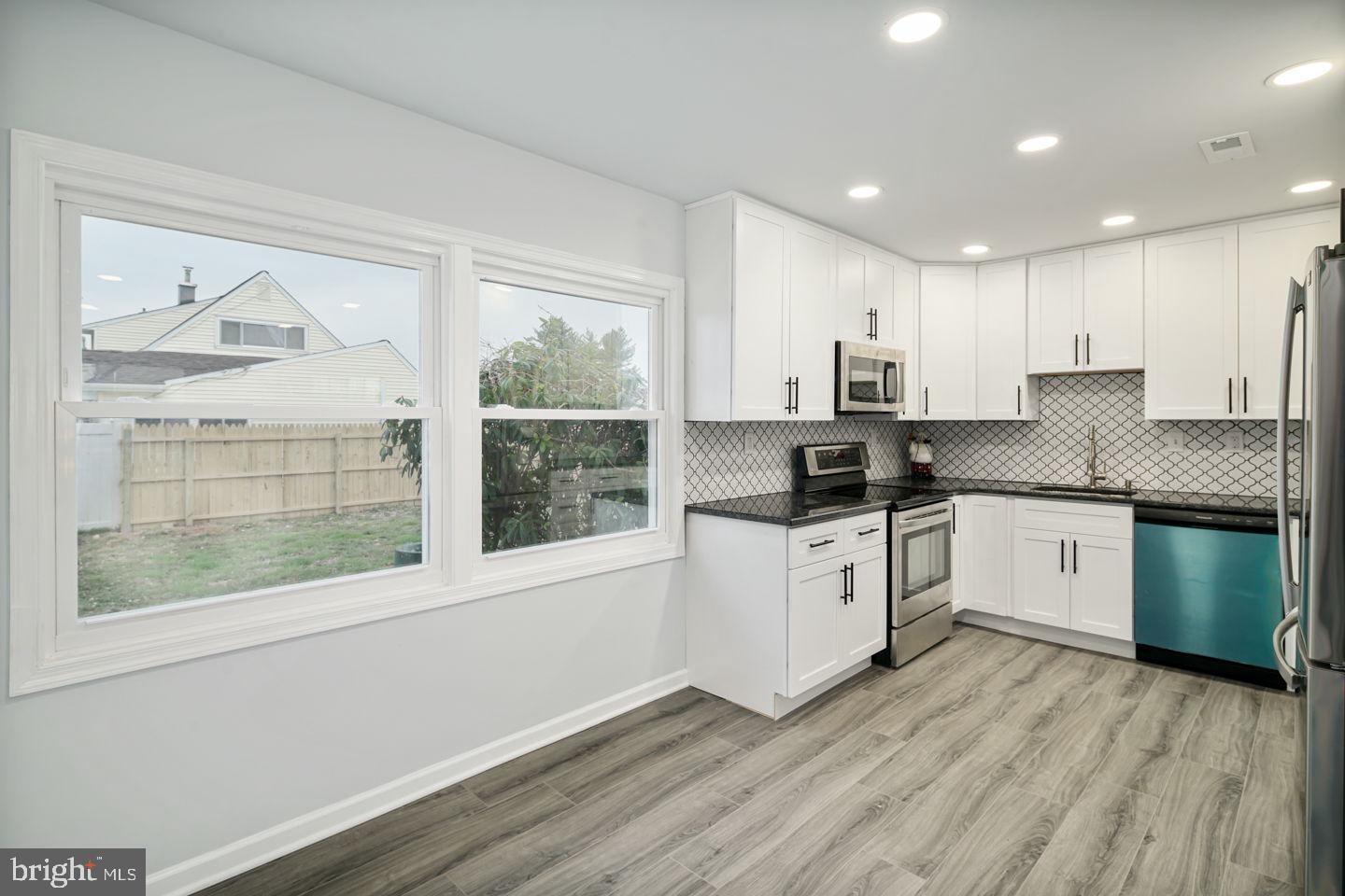 2 Long Loop Road Levittown, PA 19056 - Photo 8 of 29 Kitchen/Dining Room