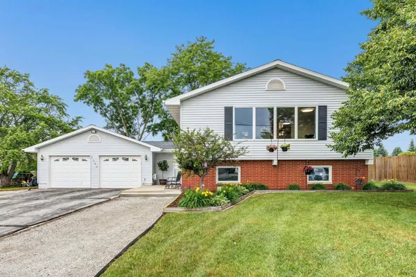 $359,900 | 2400 South Ridge Road, Green Bay, WI 54304