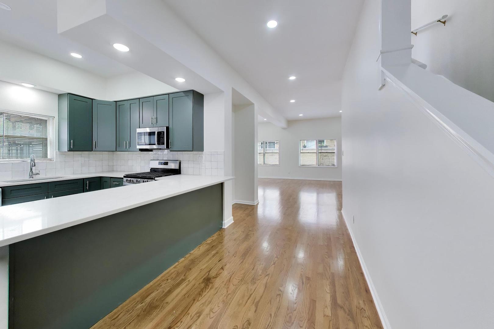 3308 North Racine Avenue, Unit CH Chicago, IL 60657 - Photo 7 of 22 Gallery Image 7