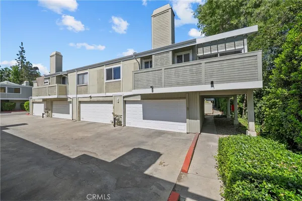 $545,000 | 22117 Burbank Boulevard, Unit 5, Woodland Hills, CA 91367