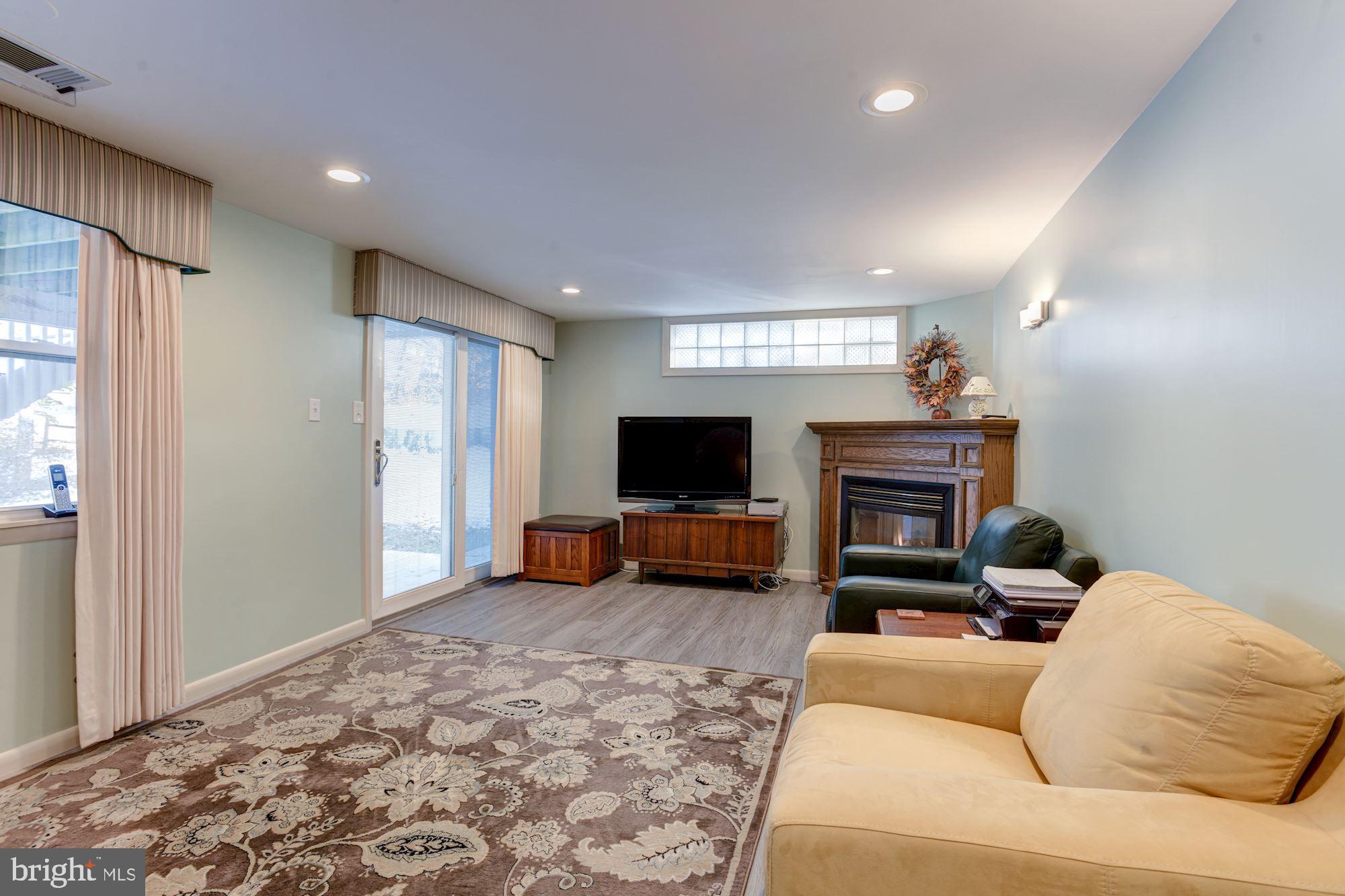 9136 Covered Bridge Road Baltimore, MD 21234 - Photo 23 of 36 Family Room