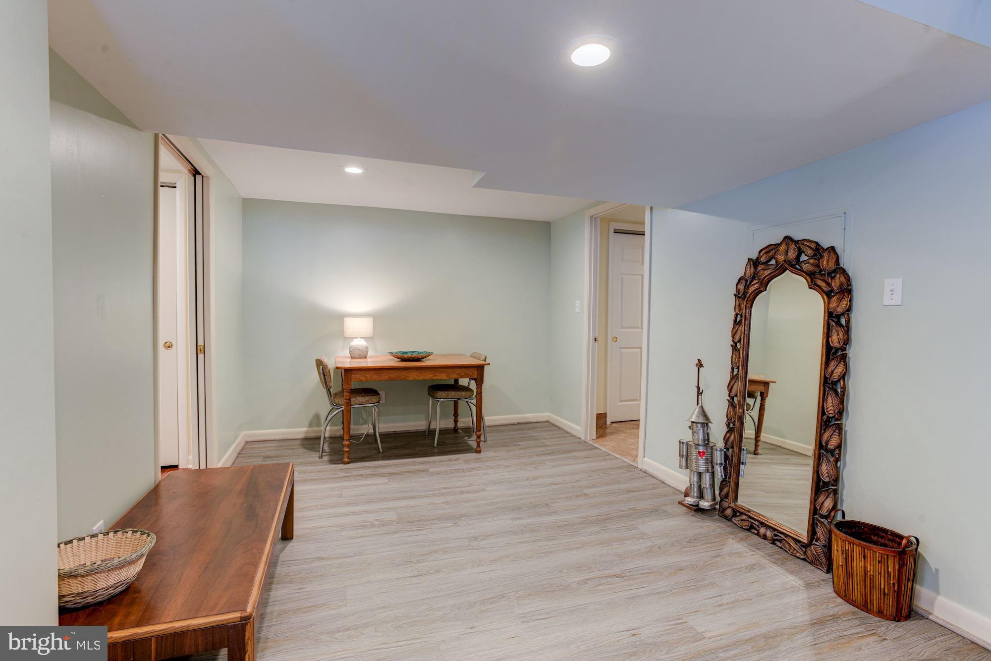 9136 Covered Bridge Road Baltimore, MD 21234 - Photo 26 of 36 Family Room