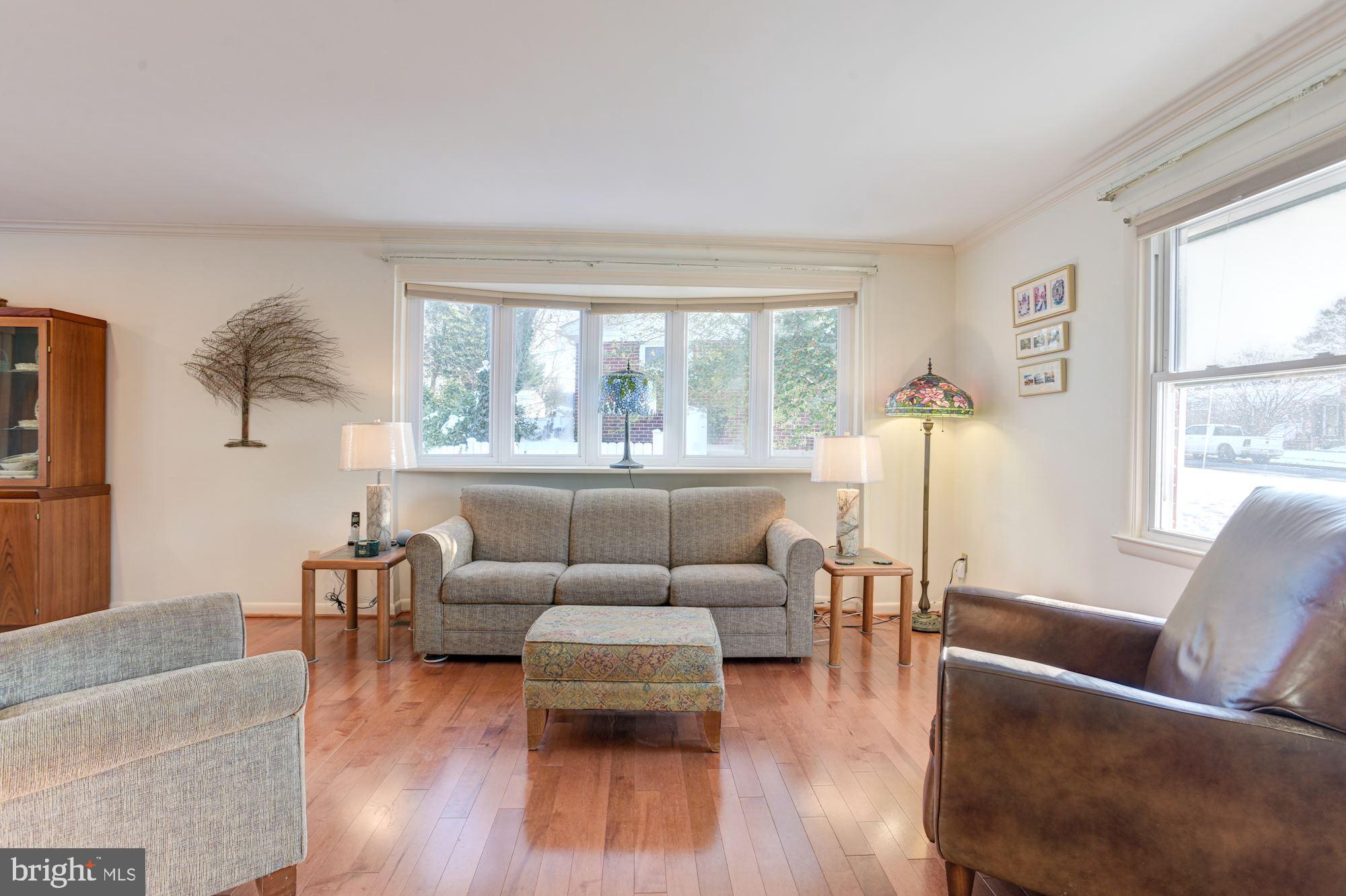 9136 Covered Bridge Road Baltimore, MD 21234 - Photo 3 of 36 Living Room