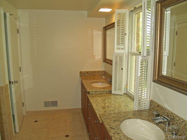 29 Warner Road Grosse Pointe, MI 48236 - Photo 19 of 23 Bath
