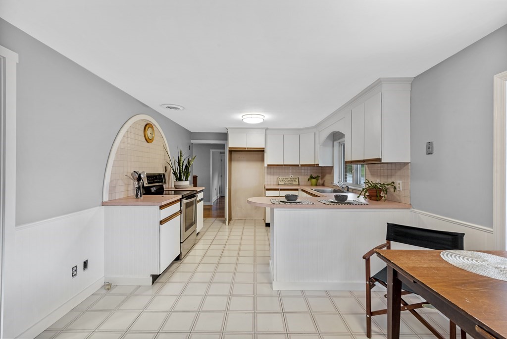 15 Arnold Road Stoneham, MA 02180 - Photo 12 of 23 Gallery Image 12