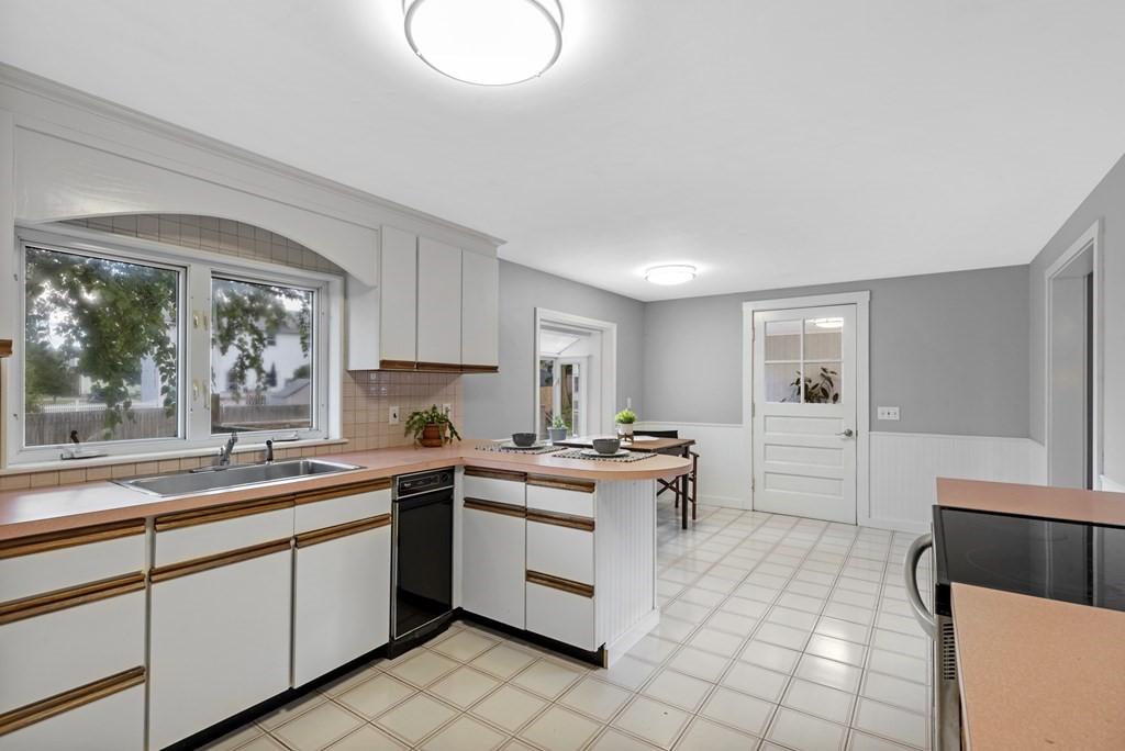 15 Arnold Road Stoneham, MA 02180 - Photo 14 of 23 Gallery Image 14
